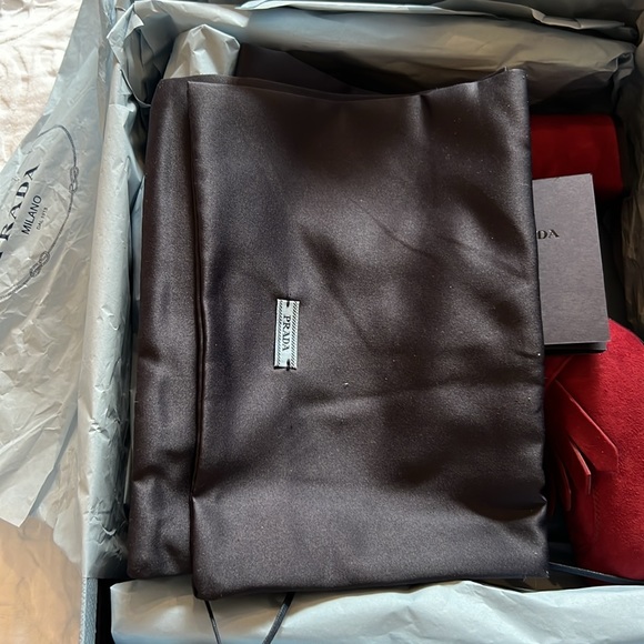 Prada red velvet shoes - Picture 7 of 12